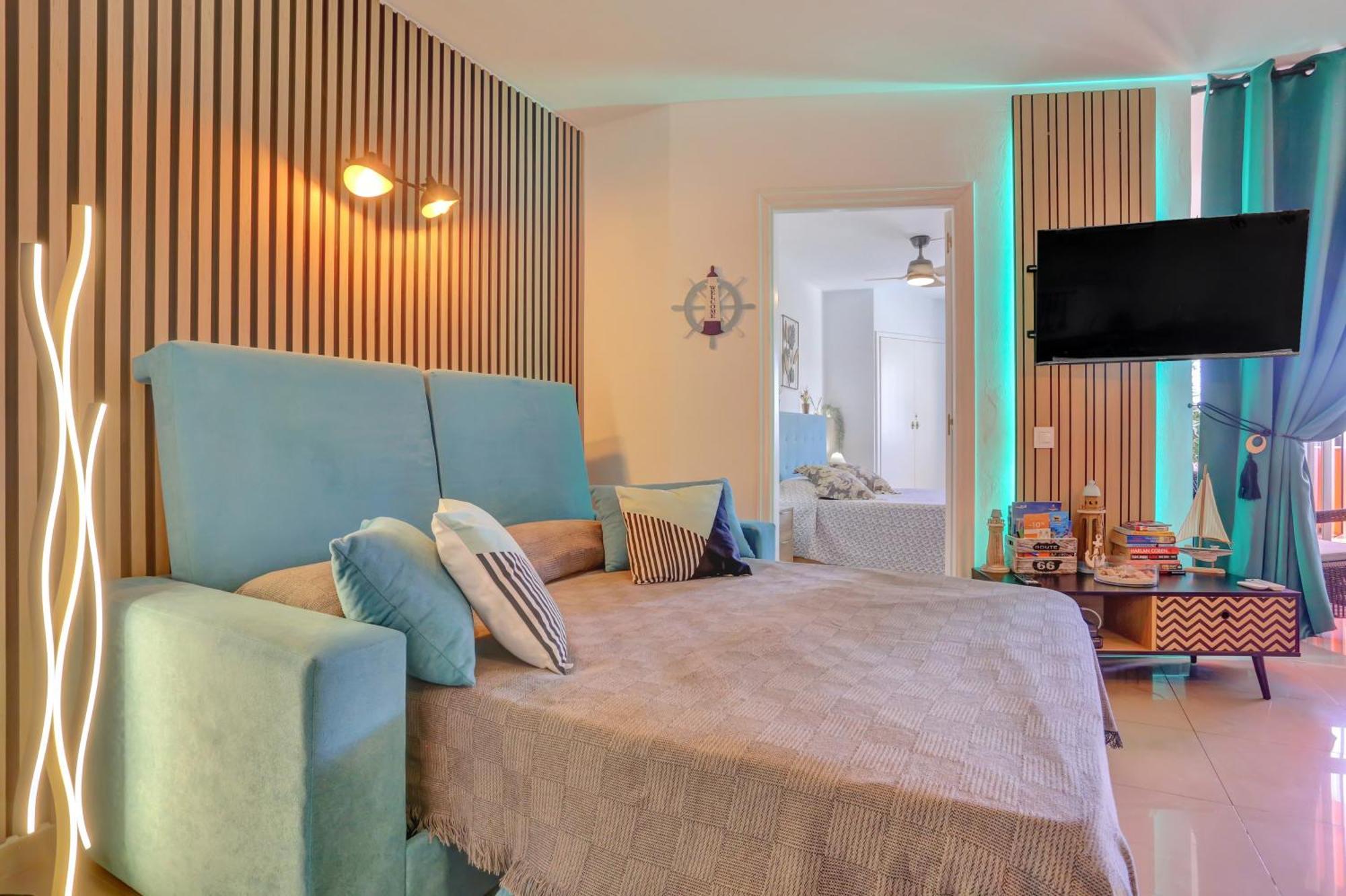 Апартаменты Luxory Dreamy Sunset, Seafront, Direct Access To The Promenade,Wifi,Pool,Free Parking Лос Кристианос Экстерьер фото