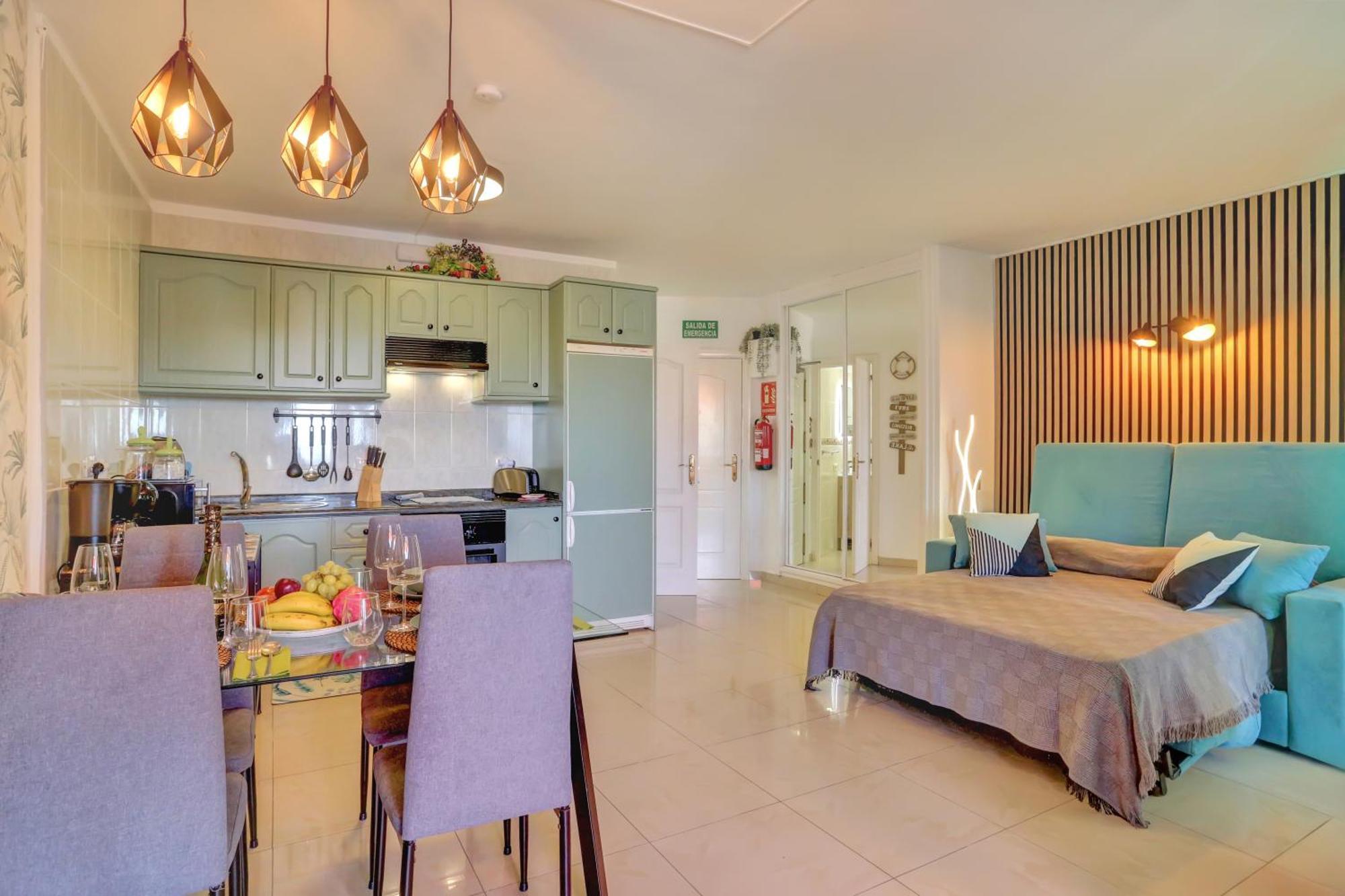 Апартаменты Luxory Dreamy Sunset, Seafront, Direct Access To The Promenade,Wifi,Pool,Free Parking Лос Кристианос Экстерьер фото