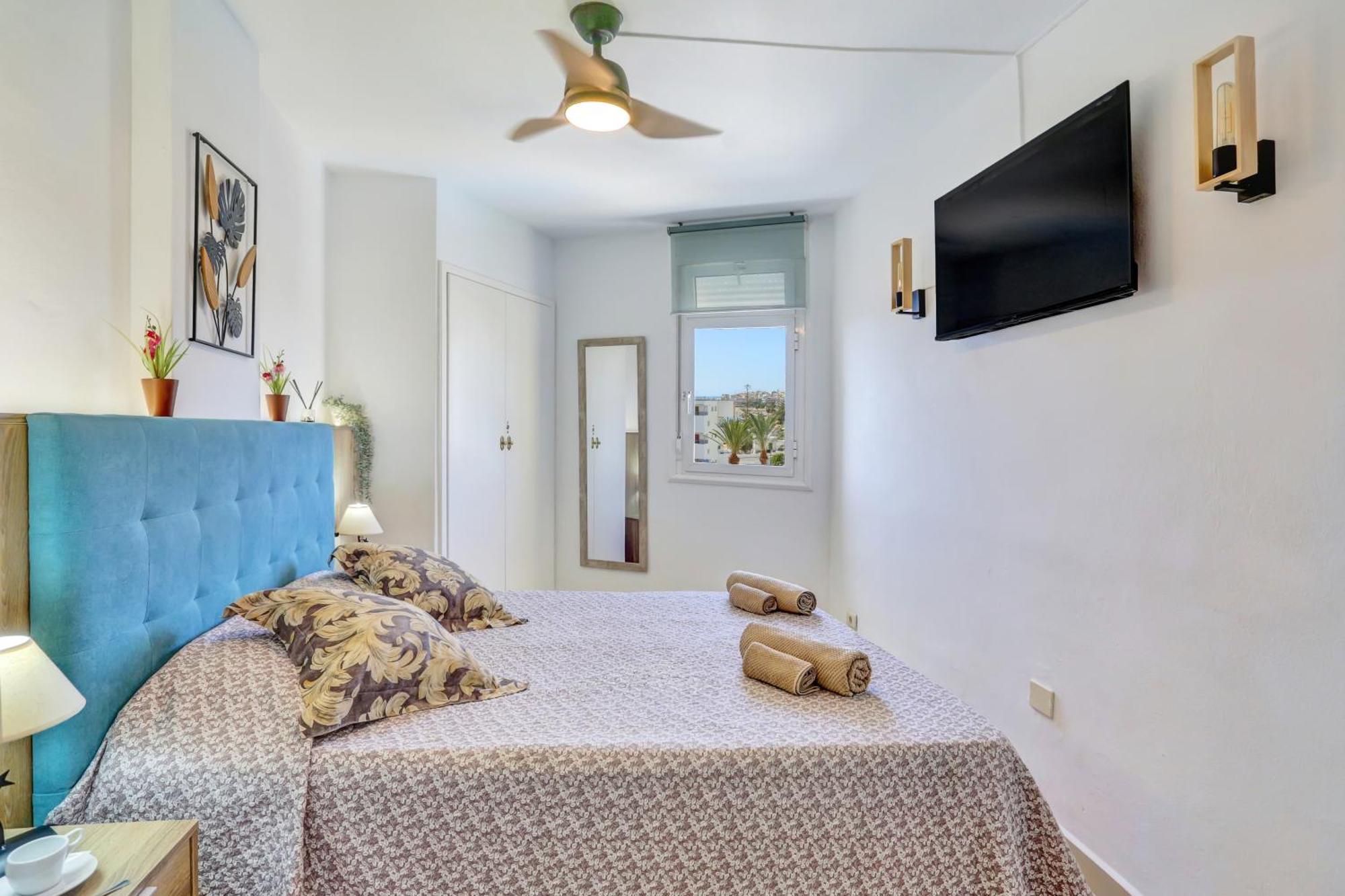 Апартаменты Luxory Dreamy Sunset, Seafront, Direct Access To The Promenade,Wifi,Pool,Free Parking Лос Кристианос Экстерьер фото