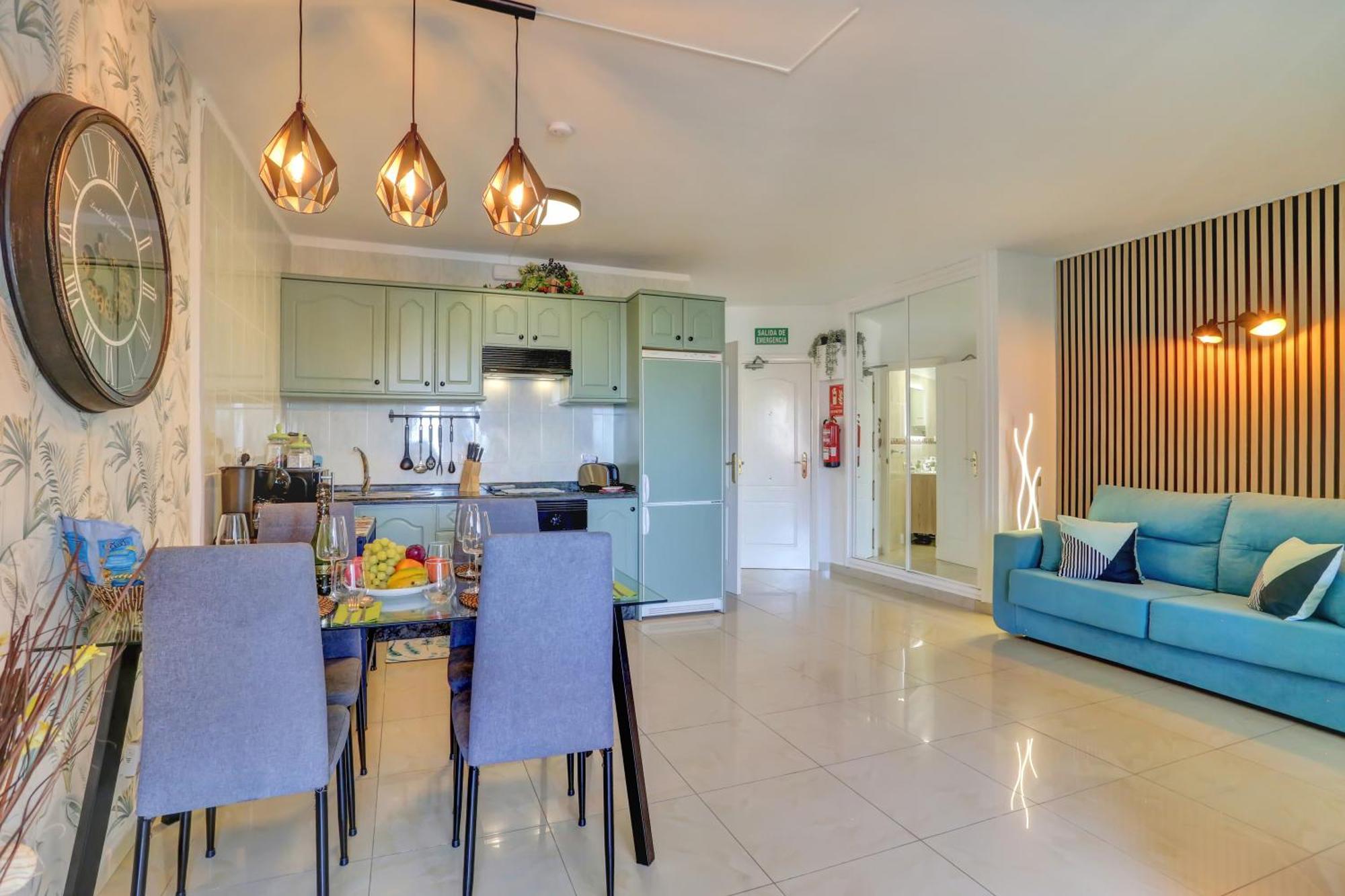 Апартаменты Luxory Dreamy Sunset, Seafront, Direct Access To The Promenade,Wifi,Pool,Free Parking Лос Кристианос Экстерьер фото